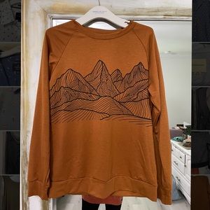 Mountains long sleeve crew neck